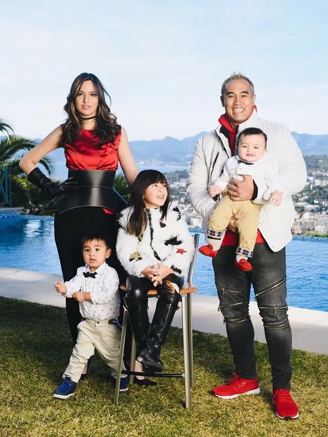 [Bintang] Nia Ramadhani dan Ardi Bakrie