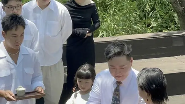 Potret Pernikahan Mantan Aktris Steven Hao Si Pemeran BoBoHo, credit: Weibo