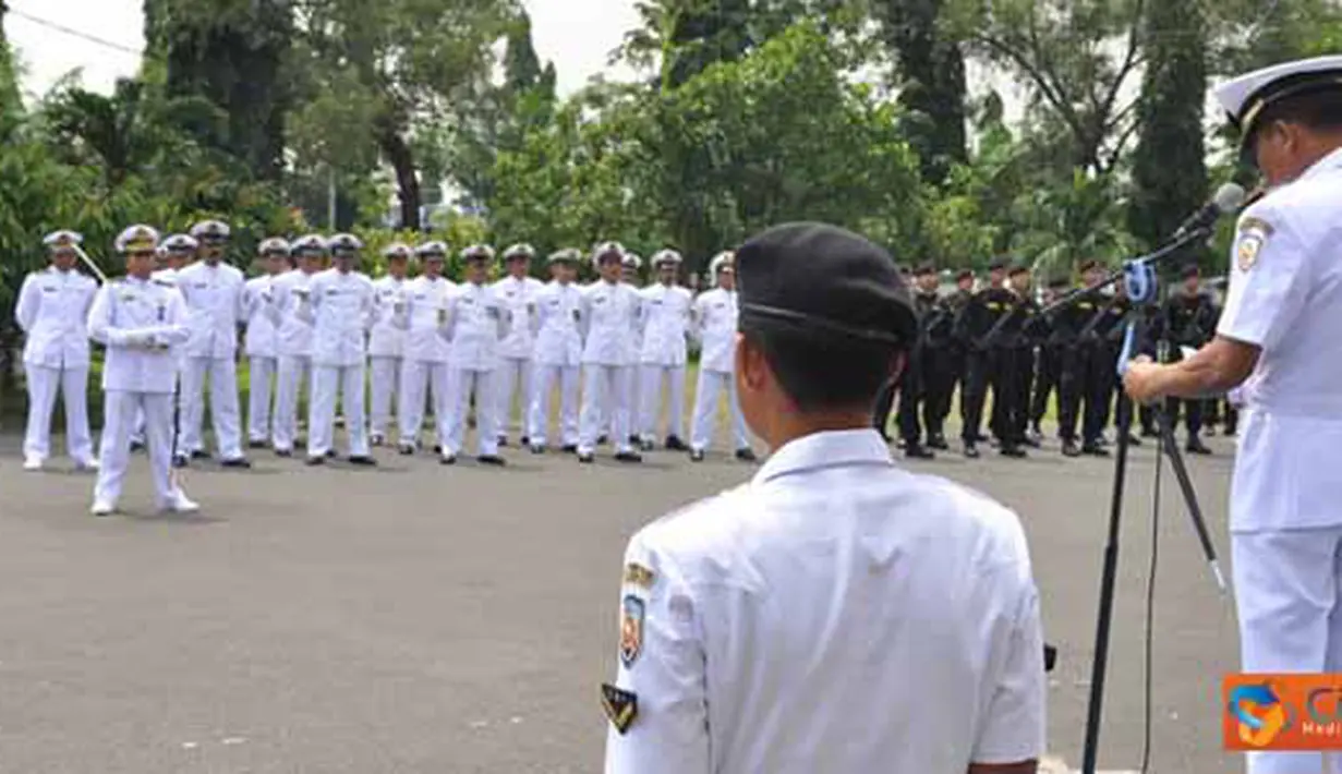 Citizen6, Surabaya: Sertijab digelar dengan upacara militer di Lapangan Apel Pusdiksus, Komando Pendidikan Operasi Laut yang berlokasi di Ujung, Surabaya. (Pengirim: Penkobangdikal)