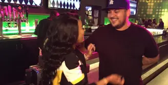 Pasangan Rob Kardashian dan Blac Chyna memang selalu hadir dengan pemeberitaan putus-nyambungnya hubungan mereka. Kali ini tersiar kabar bahwa Chyna kembali mengkhianati Rob dalam hubungan. (Instagram/blacchyna)