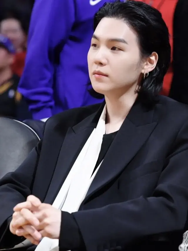 Suga BTS Didaulat Jadi Brand Ambassador Valentino