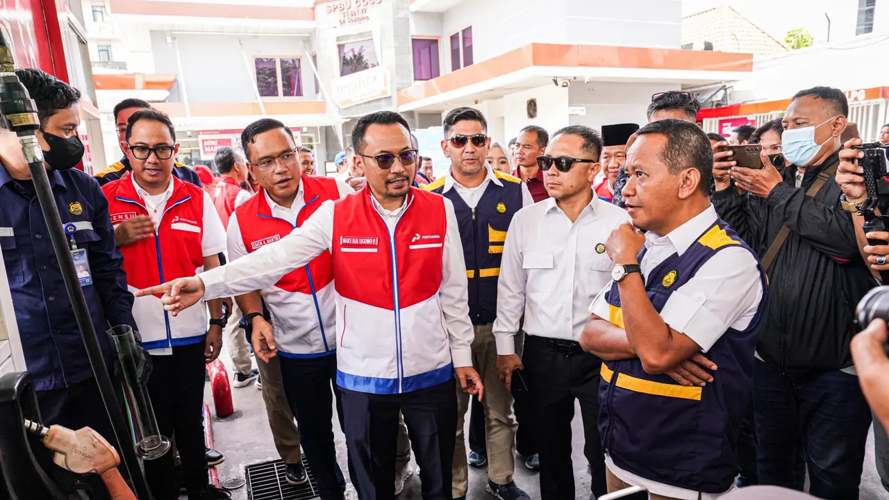 Kunjungan kerja Menteri ESDM, Bahlil Lahadalia ke SPBU 51.601.77 Dr. Soetomo, Surabaya. Dok Pertamina. Dok PPN