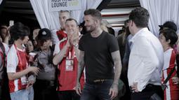 Legenda sepak bola Inggris, David Beckham, tiba di Stadion Soemantri Brodjonegoro, Jakarta, Minggu (25/3/2018). David Beckham dan AIA membagikan 10.000 bola kepada akademi sepak bola di Indonesia. (Bola.com/M Iqbal Ichsan)