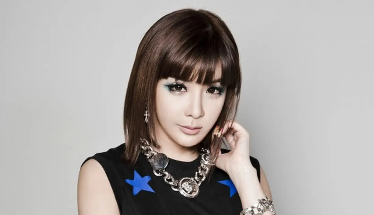 Pada 2010 silam, Park Bom menjadi pusat perhatian publik lantaran ia tersandung kasus obat ilegal. Saat itu ia mengirimkan 82 kapsul obat Adderall dari Amerika Serikat ke Korea Selatan. (Foto: Soompi.com)