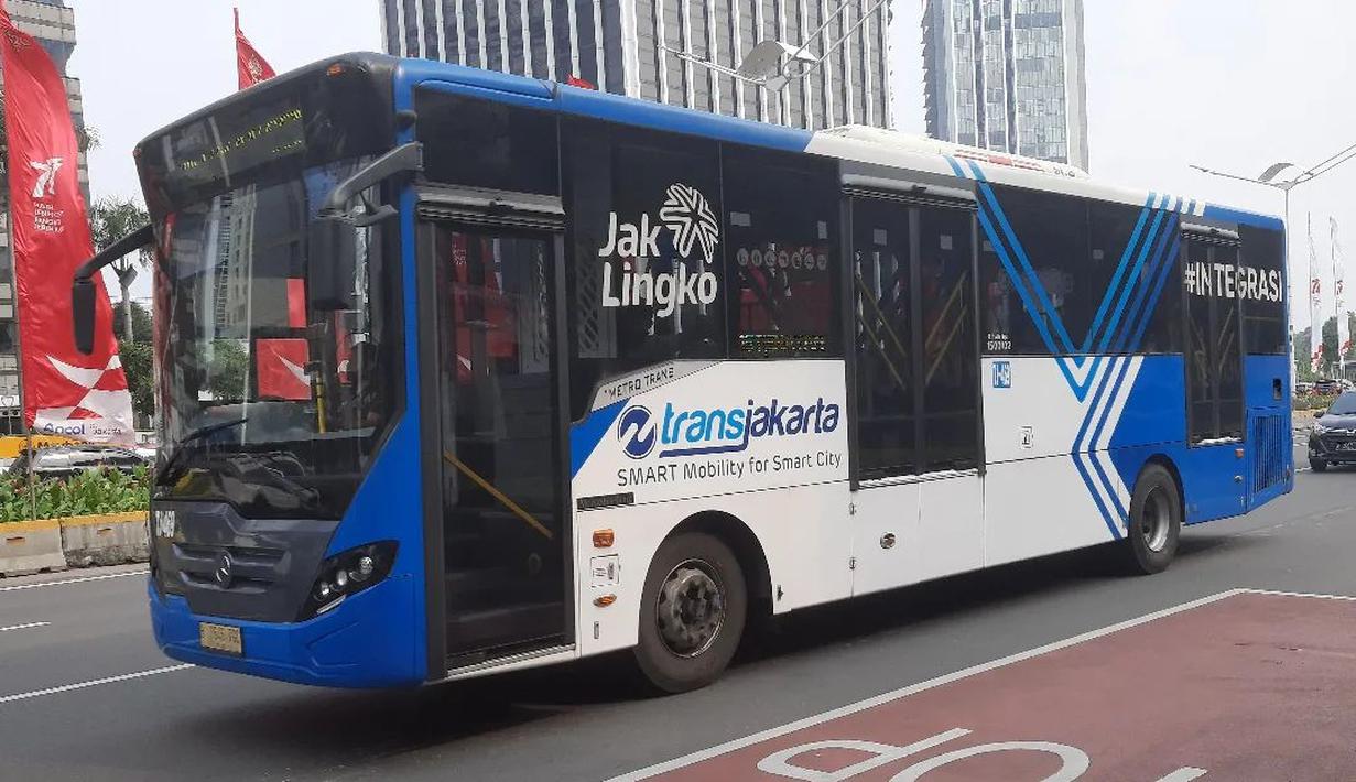 Restu Ibu menyediakan lima unit untuk armada Transjakarta. Bus ini menjadi cukup langka serta spesial. (Source: Instagram/@reynaldoyp)