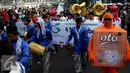 Peringatan Hari Pelanggan Nasional 2016 di Kawasan Bundaran HI juga diramaikan dengan iringan musik tradisional, Jakarta, Minggu (4/9). Kegiatan tersebut sebagai bentuk kepedulian bersama kepada pelanggan. (Liputan6.com/Johan Tallo)