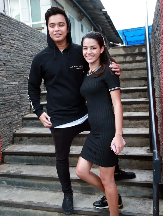 Kabar itu muncul setelah pasangan kekasih ini terlihat makin mesra. Meski jalinan hubungannya belum lama, ia mengatakan kalau Susan Sameh pilihan  tepat. (Deki Prayoga/Bintang.com)