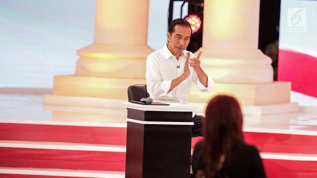 Peluk Hangat Jokowi dan Prabowo Awali Debat Kedua Capres