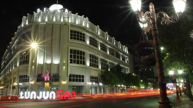 6 Potret Jalan Tunjungan Saat Malam Hari Ikon Surabaya Yang