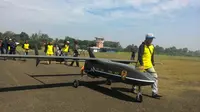 Drone atau pesawat tanpa awak diuji coba di Lapangan Terbang Rumpin, Rumpin, Kabupaten Bogor. (Liputan6.com/Achmad Sudarno)