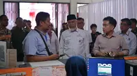 Gibran Tinjau Penyaluran BSU di Padang, Minta Tak Gunakan Buat Main Judol hingga Beli Rokok