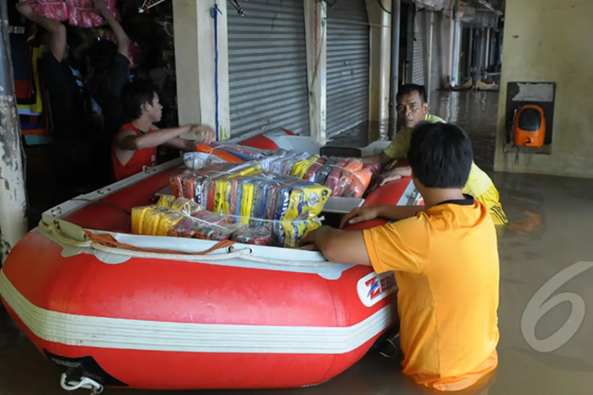 Pasar Cipulir Banjir Hingga Sepinggang Orang Dewasa