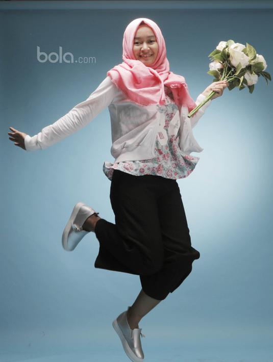 Semenjak menjuarai kejuaraan daerah catur se-Jakarta 2006, anak pasangan Nur Muchlisin dan Siti Eka Nurhayati ini telah meraih lebih dari 20 tropi kejuaraan catur bergengsi tingkat nasional maupun internasional. (Bola.com/M Iqbal Ichsan)