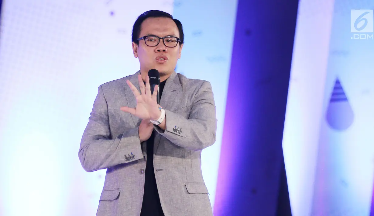 Co-founder dan President Bukalapak, Fajrin Rasyid menjadi pembicara pada Emtek Goes To Campus (EGTC) 2018 di Universitas Negeri Semarang, Kamis (18/7). Bos Bukalapak itu berbagi kisah usaha belanja dan berbisnis online. (Liputan6.com/Herman Zakharia)