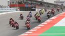 Para pembalap saat melakukan start di kelas utama MotoGP pada balapan MotoGP Portugal 2024 di Sirkuit Internasional Algarve, Portimao, Portugal, Minggu (24/3/2024) malam WIB. (AFP/Patricia De Melo Moreira)