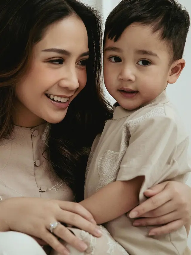 Potret keluarga Raffi Ahmad dan Nagita Slavina sambut lebaran bareng anak-anak (Sumber: Instagram/@saptodjojokartiko)