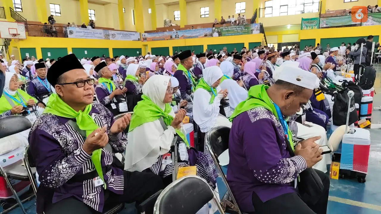 Persiapan keberangkatan rombongan calon haji asal Kabupaten Sukabumi di Gedung Pusbang DAI Cikembang, Kecamatan Cikembar Kabupaten Sukabumi. (Liputan6.com/Istimewa).