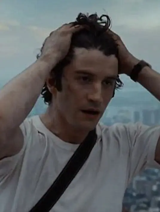 Tokoh Philippe yang diperankan oleh Joseph Gordon Levitt memberanikan diri untuk merencanakan aksi berbahayanya tersebut. (via dailymail.co.uk)