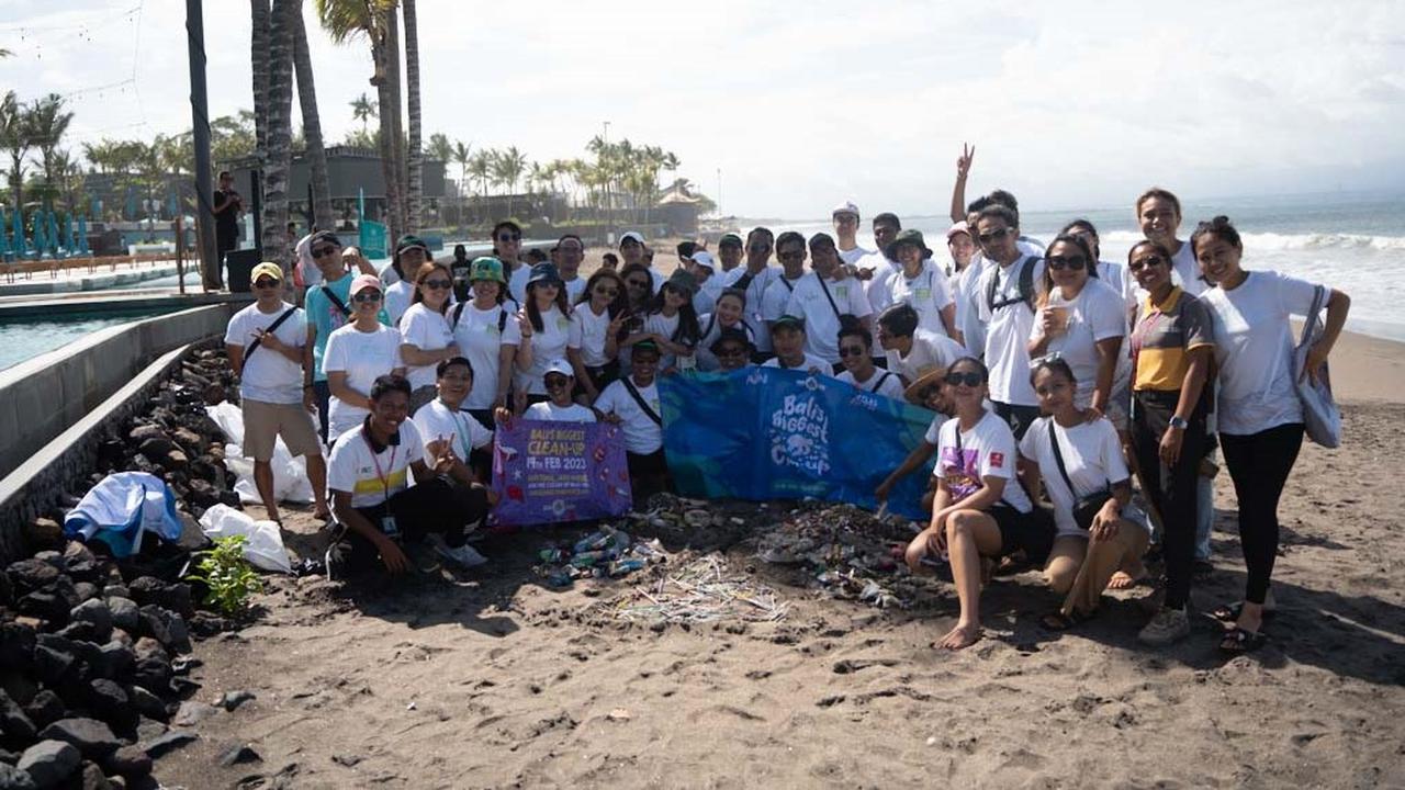 HWG Group Gelar Acara Bersih Pantai Bersama