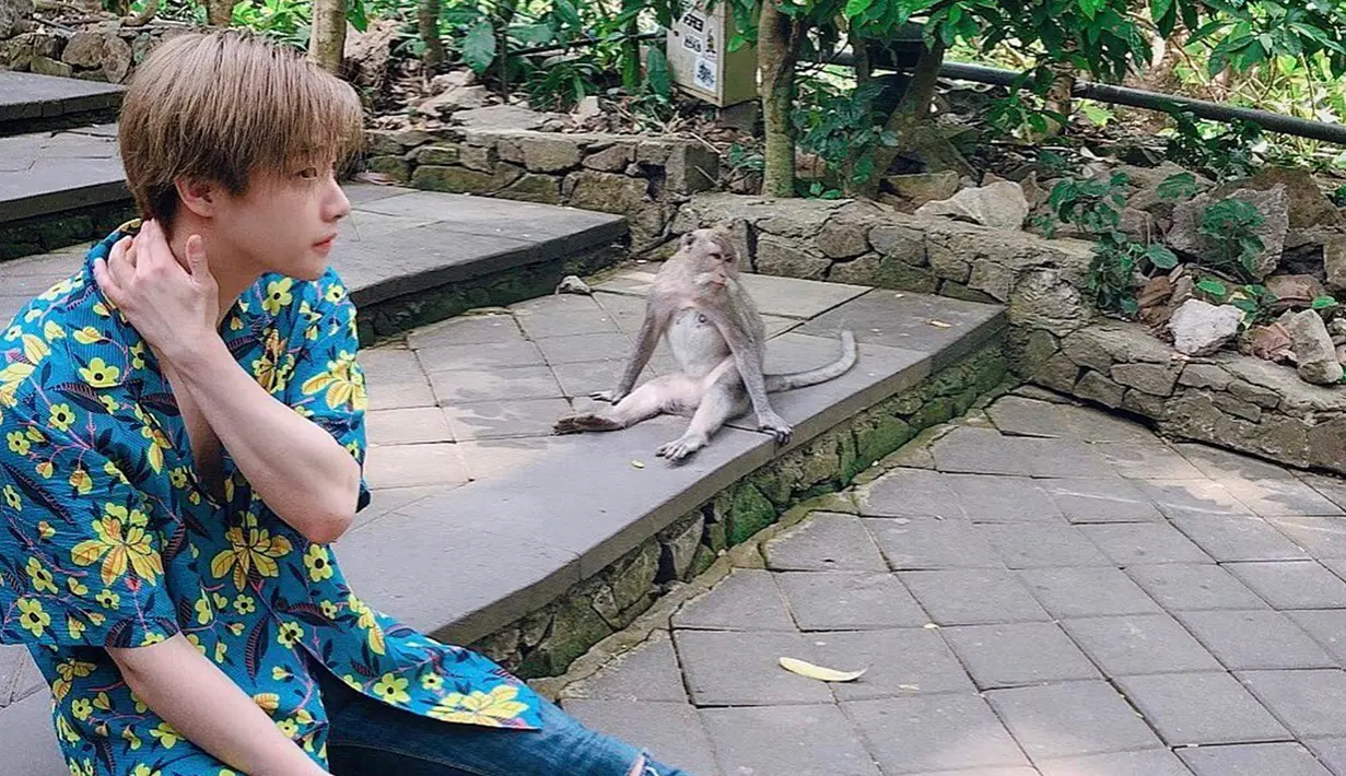 Meski ia menjadi member tertua dalam grup, Jinhwan tetap dikenal imut karena punya paras yang mungil. Idol berzodiak Aquarius ini kerap membagikan foto dengan berbagai gaya di Instagram. Bikin hati iKONIC meleleh, potret yang diunggahnya pun selalu boyfriend-able. (Liputan6.com/IG/@gnani_____)