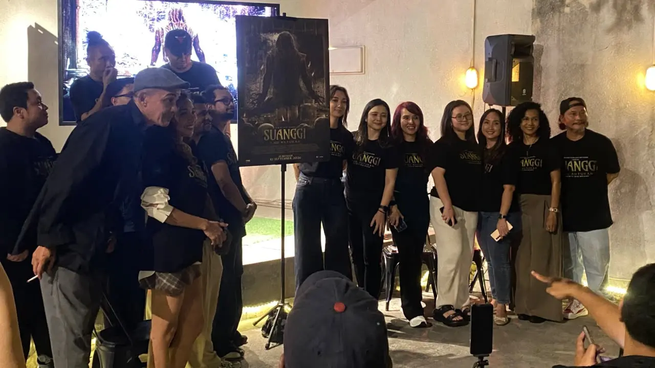 Para jajaran pemain dan filmmaker dari film Suanggi dalam konferensi pers di Jakarta, Rabu (16/7/2026). (Liputan6.com/Nola Vemiliana)