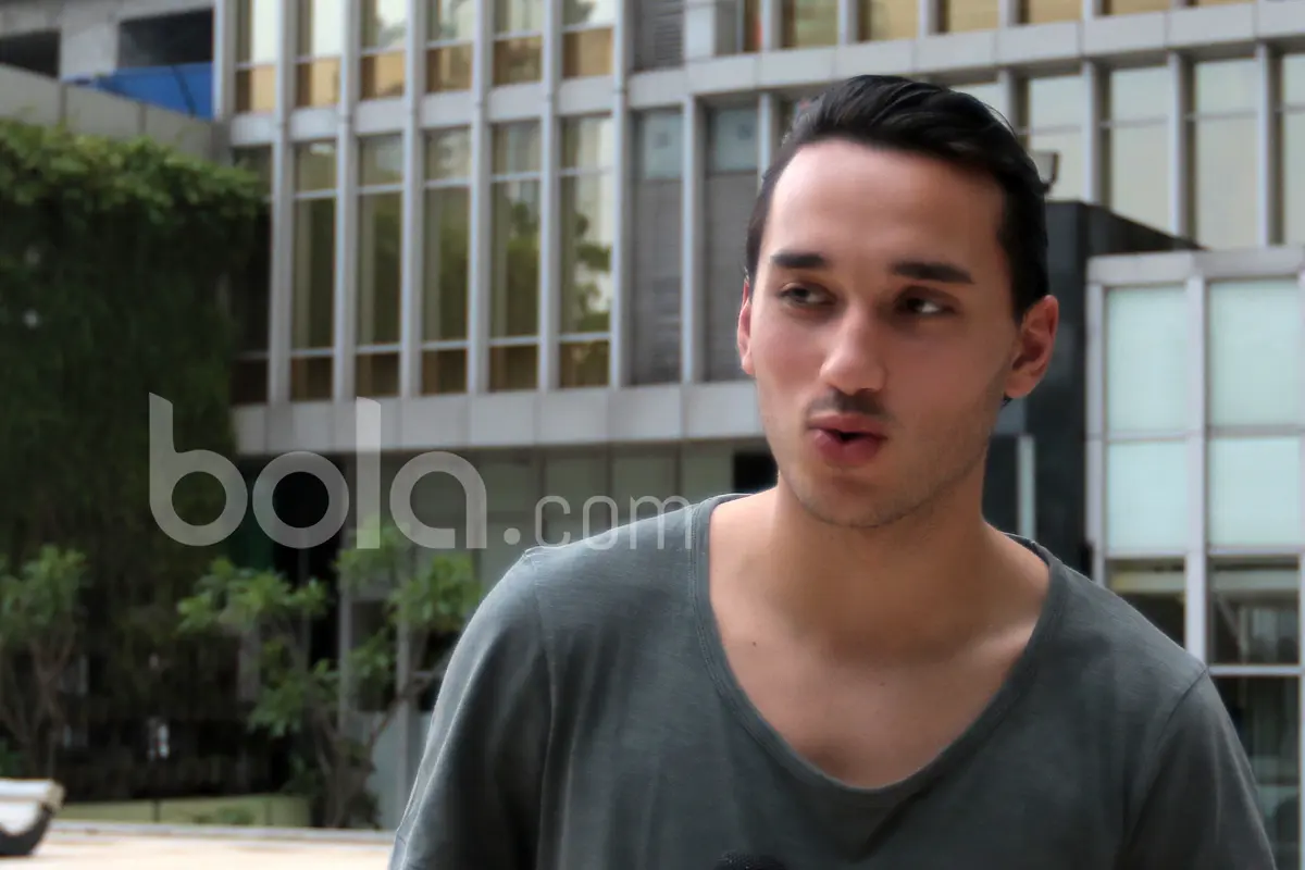 Ezra Walian