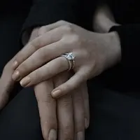 Foto tersebut merupakan cincin yang melingkar di jari Sophie, dan caption yang mereka tuliskan menunjukan bahwa keduanya memang sudah resmi tunangan. Namun, belum diketahui kapan mereka akan menikah.(Instagram/joejonas)