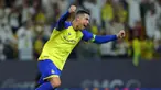 Pemain Al-Nassr, Cristiano Ronaldo melakukan selebrasi setelah mencetak gol penyeimbang 1-1 ke gawang Abha melalui ekseksusi tendangan bebas pada laga pekan ke-21 Liga Pro Arab Saudi 2022/2023 di Mrsool Park, Riyadh, Minggu (19/03/2023) WIB. Laga dimenangkan oleh Al-Nassr dengan skor 2-1. (Twitter/@AlNassrFC)