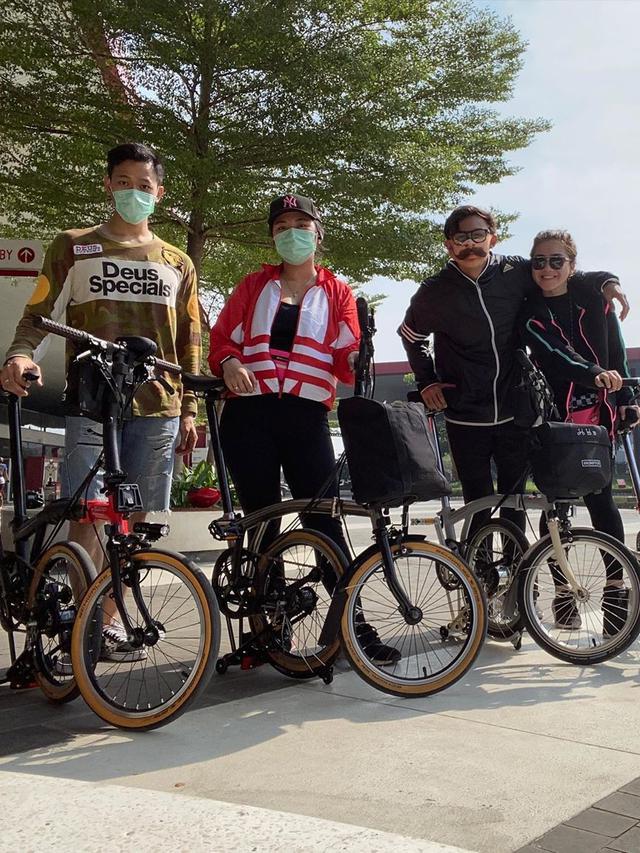 Seru dan Romantis, Ini 6 Momen Caesar Hito dan Felicya Angelista Gowes Bareng