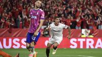 Striker Sevilla, Erik Lamela lakukan selebrasi usai cetak gol ke gawang Juventus pada leg kedua semifinal Liga Europa 2022/2023 hari Jumat (19/05/2023) dini hari WIB. (Photo by CRISTINA QUICLER / AFP)