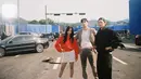 Tak hanya penampilannya yang menawan, interaksi Jisoo dengan beberapa lawan mainnya juga menjadi sorotan. Mereka terlihat begitu dekat dan kompak, baik di dalam maupun di luar lokasi syuting. Chemistry yang kuat pun sukses menambah daya tarik drama Newtopia. (Liputan6.com/IG/@sooyaaa__)