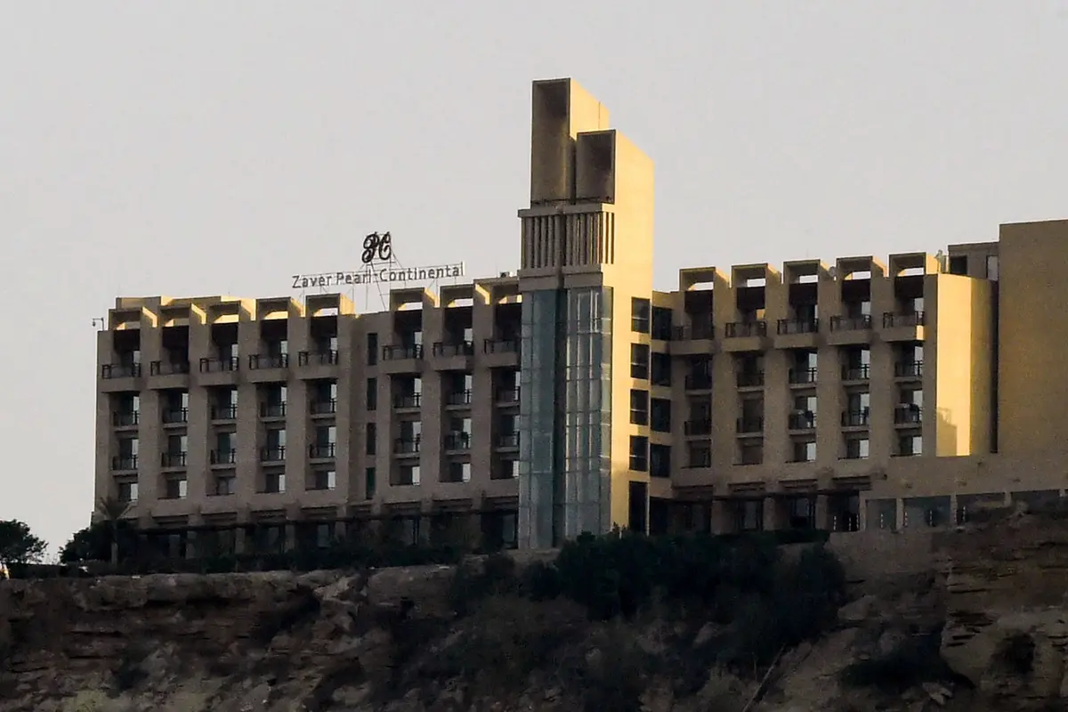 Hotel Zaver Pearl Imperial di kota Gwadar, Pakistan, yang diserbu oleh teror penembakan selama berjalm-jam pada Sabtu 11 Maret 2019 (AFPBanaras Khan)
