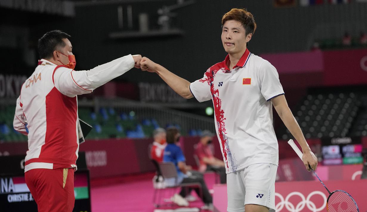 Dengan hasil ini Shi Yuqi lolos ke perempatfinal dan akan menantang tunggal putra Denmark, Viktor Axelsen. (Foto: AP/Dita Alangkara)