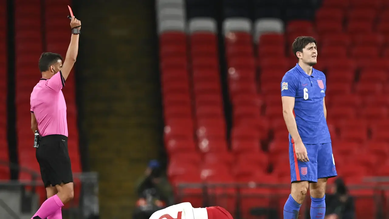 Harry Maguire Kartu Merah, Inggris Ditaklukkan Denmark