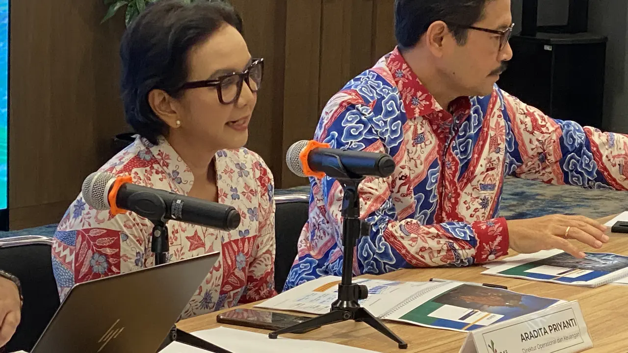 Direktur Operasional dan Keuangan PT SMI, Aradita Priyanti saat konferensi pers di Kantor PT SMI, Selasa (3/3/2026). (Foto: Liputan6.com/Immanuel C)