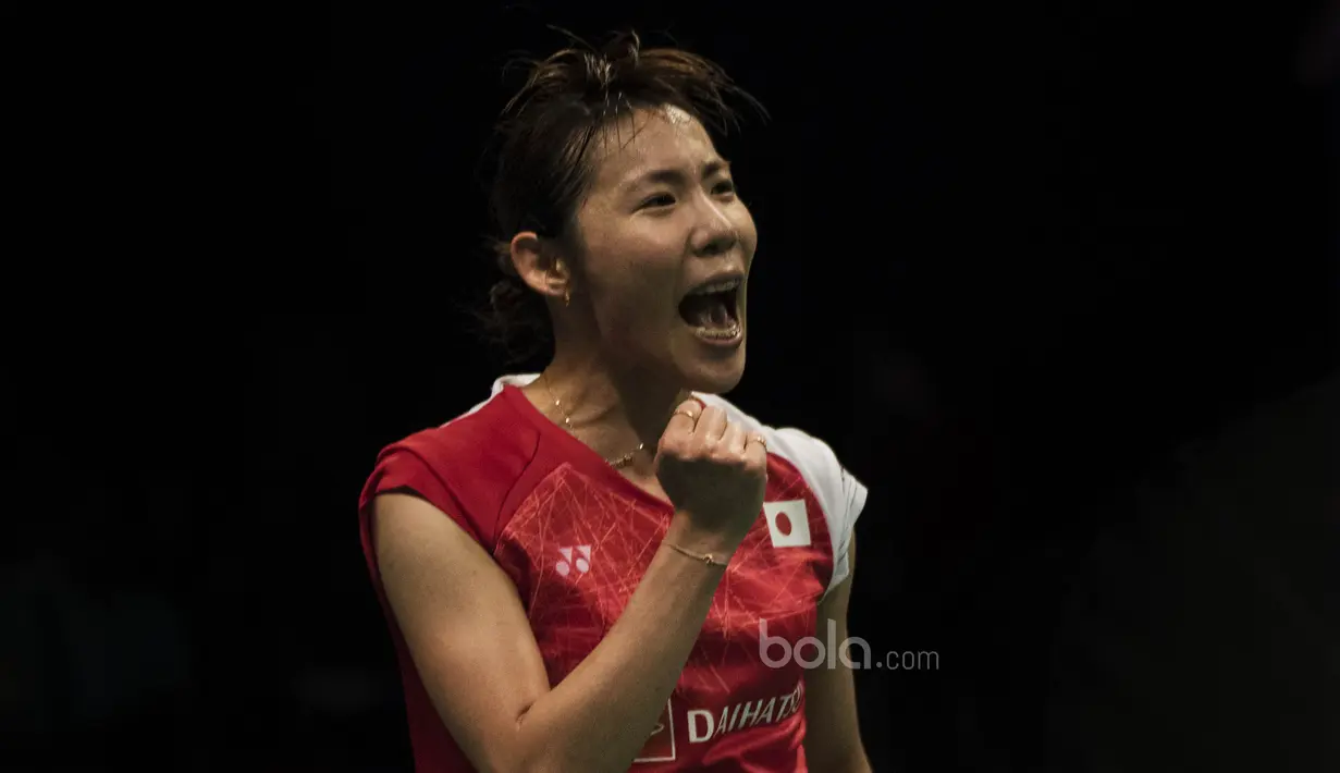 Tunggal putri Jepang, Sayaka Sato, menjadi juara Indonesia Open usai mengalahkan tunggal Korsel, Sung Ji-hyun di JCC, Jakarta, Minggu (19/6/2017). Sayaka Sato menang dengan skor 21-13, 17-21, dan 21-14. (Bola.com/Vitalis Yogi Trisna)