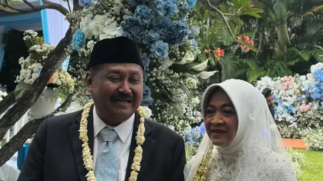 Kebaya dan kerudung putih Ibu Ayudia Bing Slamet saat menikah. [@ayudiac]