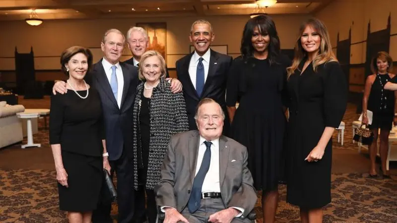 Upacara pemakaman Barbara Bush pada Sabtu 21 April 2018 menjadi momentum reuni para presiden dan ibu negara Amerika Serikat.