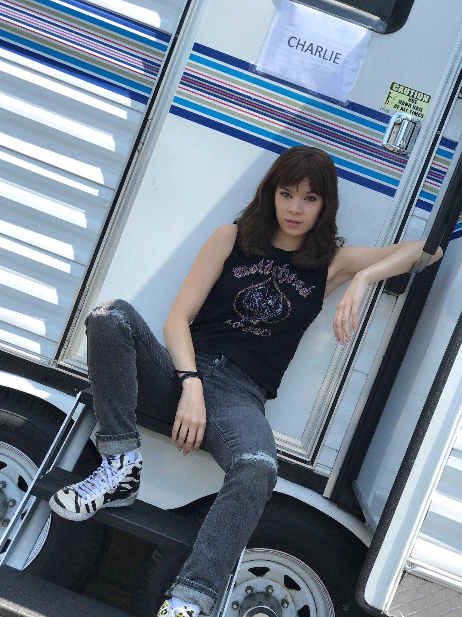 Hailee Steinfeld di film Transformers Bumblebee. (Twitter)
