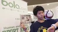 Freestyler Jepang, Kosuke, berhasil menjadi juara Asian Freestyle Football Championship 2015 di Pluit Mall, Jakarta, Minggu (15/11/2015). (Bola.com/Vitalis Yogi Trisna)