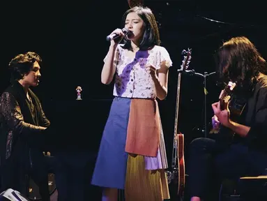 Ify nama panggilannya, kini masih tetap aktif di dunia tarik suara. Dirinya kini memilih bersolo karir dengan bernyanyi dan menciptakan lagu sendiri. Penampilannya di atas panggung permusikan masih mengundang decak kagum dari penggemarnya. (Liputan6.com/IG/@ifyalyssa)