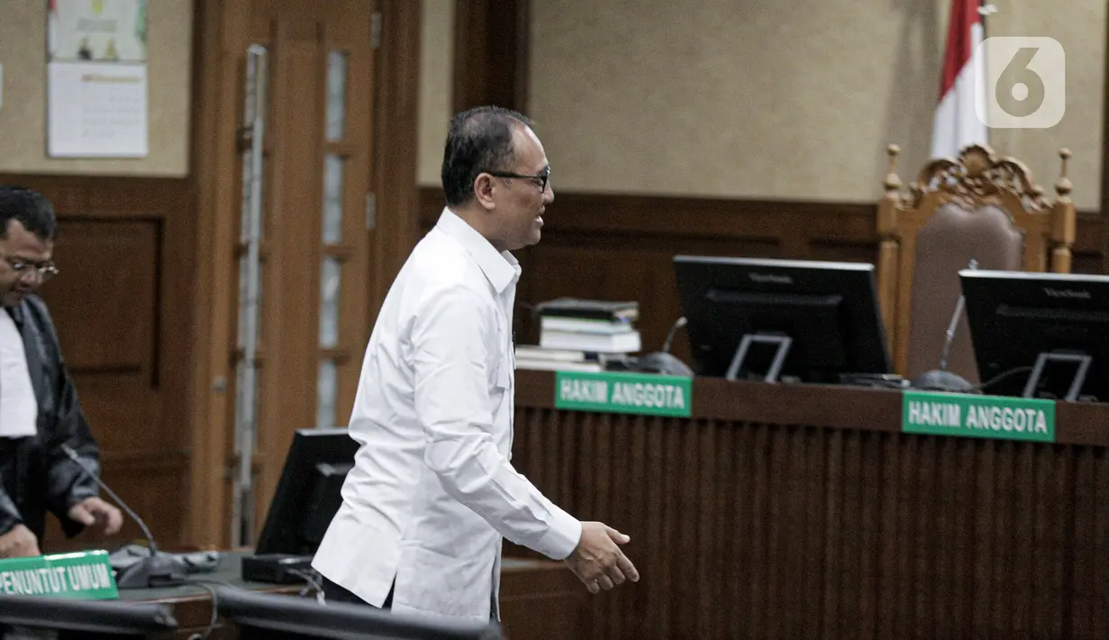 Sidang pembacaan vonis kasus Rafael Alun Trisambodo ditunda hingga pekan depan, Senin (8/1/2024). (Liputan6.com/Faizal Fanani)