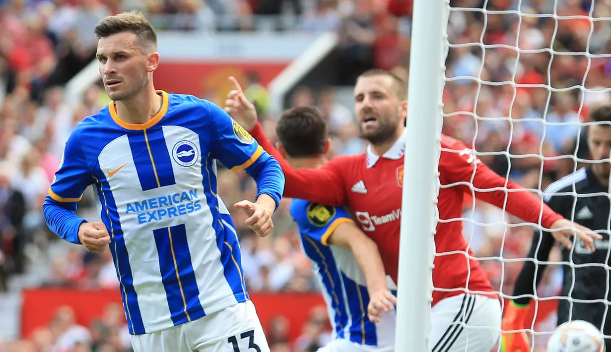 Gelandang Brighton and Hove Albion, Pascal Gross setelah mencetak gol ke gawang Manchester United pada laga pekan pertama Liga Inggris 2022/2023 di Old Trafford Stadium, Manchester (7/8/2022). Pascal Gross total mencetak 6 gol dan 2 assist dari 12 laga bersama Brighton and Hove Albion saat menghadapi Manchester United di semua ajang. Dua gol terakhirnya terjadi pada pekan pembuka Liga Inggris 2022/2023 saat Brighton menang 2-1. (AFP/Lindsey Parnaby)
