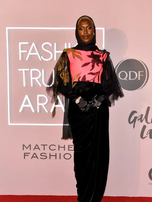 Jodie Turner-Smith mengenakan gaun rancangan Gucci. Foto: Vogue.