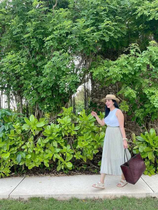 7 Potret Seru Liburan Nindy Ayunda di Bali, Tetap Stylish