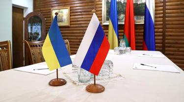 Bendera Ukraina dan Rusia. (Xinhua/Kantor Berita Belta)