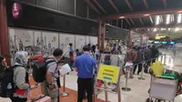 Proses validasi dokumen di Bandara Soekarno Hatta. (dok. Lion Air Group/Dinny Mutiah)