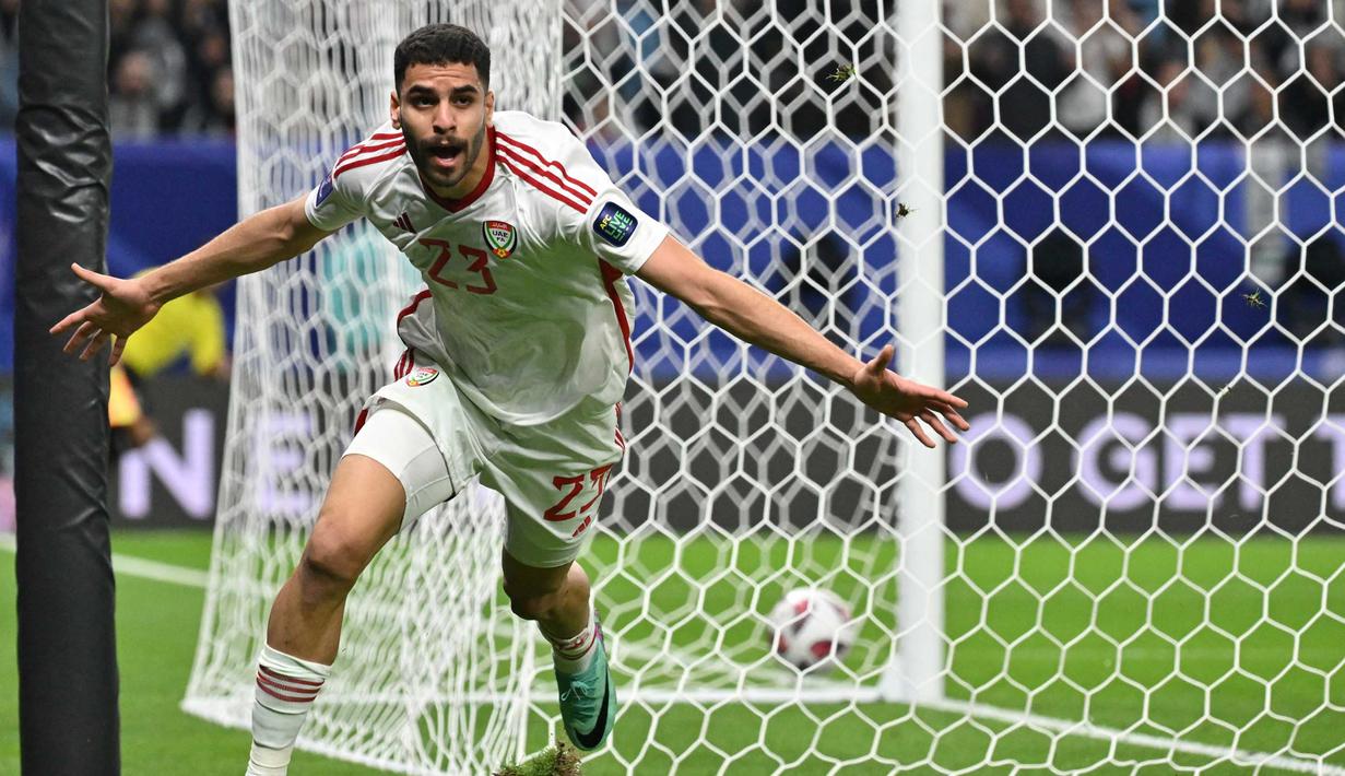 Uni Emirat Arab unggul lebih dulu pada menit ke-23 melalui gol sundulan Sultan Adil. (HECTOR RETAMAL/AFP)