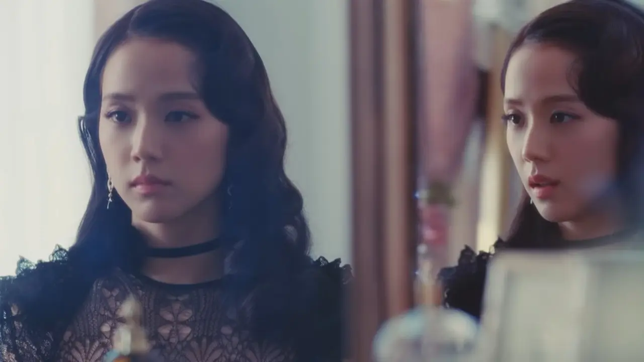 Jisoo dalam video klip Flower. (YouTube/ Blackpink)