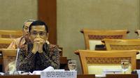 Menteri Perindustrian Saleh Husin  saat mengikuti rapat dengan Komisi VI DPR RI di Kompleks Parlemen, Jakarta, Kamis (26/11/2015). (Liputan6.com/Helmi Fithriansyah)